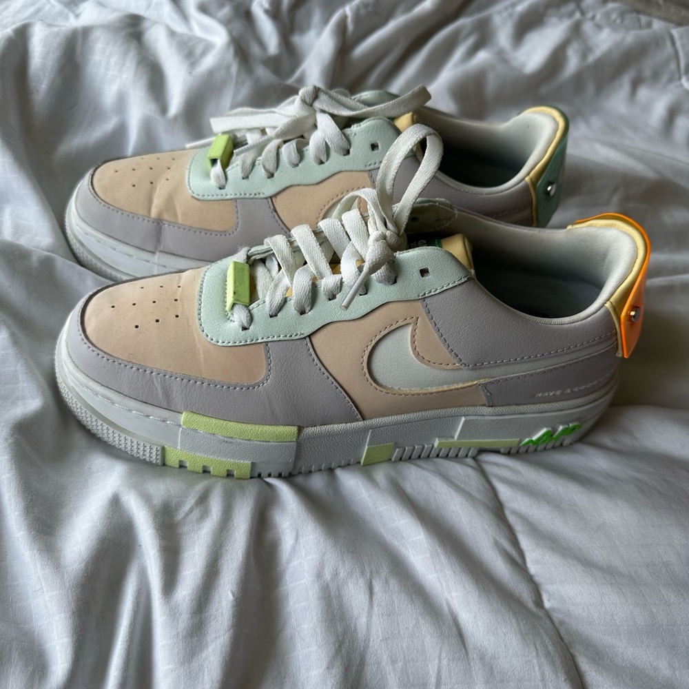Air Force 1 Pixel
Size 8.5 in women’s